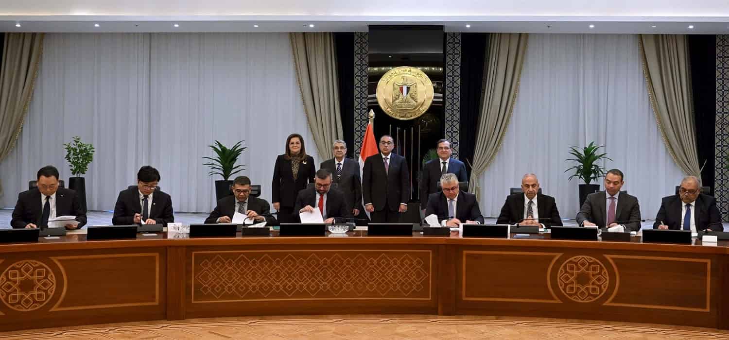 توقيع 7 اتفاقيات مع مطورين عالميين لتنفيذ مشروعات بمجالي الهيدروجين الأخضر والطاقة